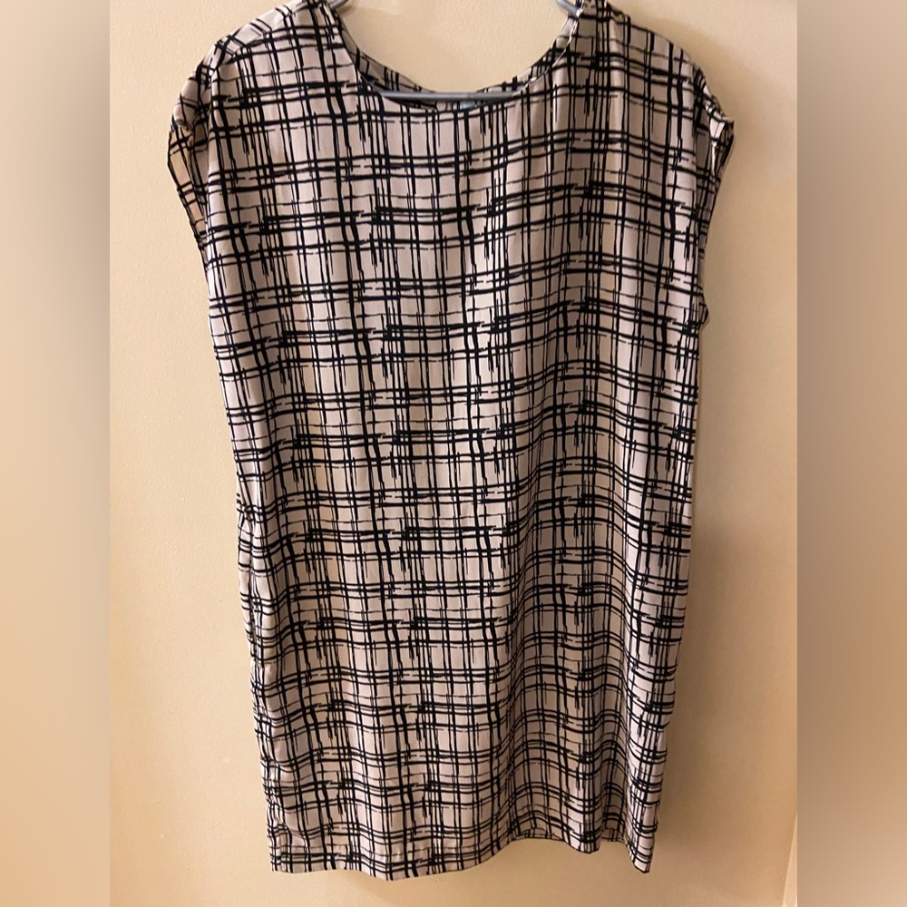 Liz Lange beige & black checkered mini dress/tunic top - size medium